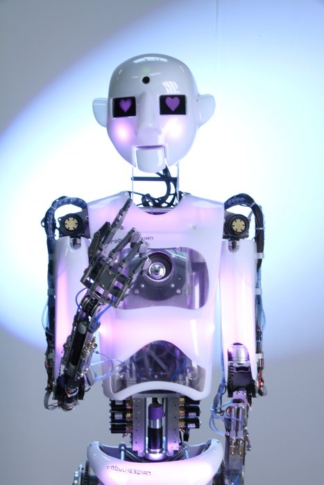 MapleSim hilft bei der Entwicklung des RoboThespian Roboters, der laufen und sprechen kann